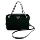 Bolso de hombro de nailon negro Prada