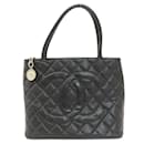 Bolso tote de reproducción Chanel en cuero caviar negro