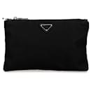 Bolso Triangle de Nylon Negro de Prada