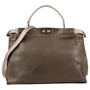 Sac à main Fendi Peekaboo Regular Selleria en cuir 2way en vert mousse 8BN210