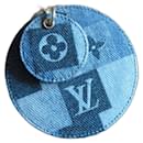 Louis Vuitton, llavero / charm de bolso Monogram Denim Azul