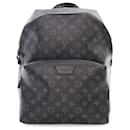 Schwarzer Louis Vuitton Monogram Eclipse Discovery Rucksack