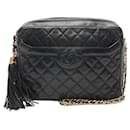 Sac à bandoulière en cuir d'agneau matelassé noir Chanel CC avec pompon