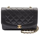 Bolsa transversal Chanel Diana Medium em couro de cordeiro preto