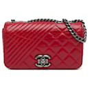 Sac à épaule Coco Boy Flap en cuir de veau verni rouge Chanel petit