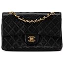 Sac à épaule Chanel Medium Classic en cuir d'agneau noir à double rabat