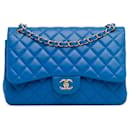 Sac à épaule Blue Chanel Jumbo Classic en cuir d'agneau à double rabat