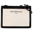 Pochete cruzada Balenciaga Navy em creme