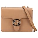 Bolsa crossbody interlocking G Small Dollar da Gucci em tan