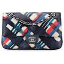 Blue Chanel Medium Classic Schultertasche aus Lammleder mit doppeltem Klappverschluss Airlines