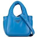 Sac à main en nappa doux matelassé bleu Prada