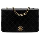 Bolso cruzado de piel de cordero acolchado negro Chanel CC con solapa completa