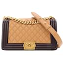 Bolso cruzado Boy Flap de piel de cordero bicolor mediano Tan Chanel