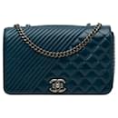 Bolso de hombro Coco Boy Flap en piel de ternera brillante azul Chanel mediano