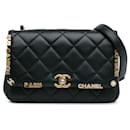 Sac à bandoulière en cuir d'agneau matelassé noir Chanel Paris Monaco