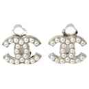 Boucles d'oreilles Chanel avec motif de perle, argent, d'occasion en excellent état - Autre Marque