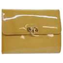 Pochette Gancini en émail jaune Salvatore Ferragamo Auth bs15646