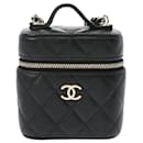 Chanel Matelassé Kleine Kosmetiktasche mit Ketten-Schultergurt