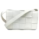 Bottega Veneta Classic Cassette Intrecciato Schultertasche