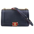 Chanel Boy Schultertasche in metallischem Marineblau