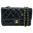 Bolso de hombro de piel de cordero negro Chanel