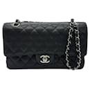 Bolso de hombro de cuero caviar negro Chanel