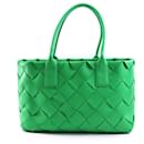 Bolsa de ombro em couro Intrecciato verde da Bottega Veneta