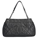 Sac à épaule en cuir caviar noir Chanel