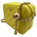 Sac à main jaune intemporel classique Chanel