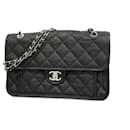 Bolso de hombro de cuero caviar negro Chanel