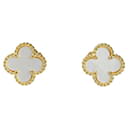 Boucles d'oreilles clous en or jaune Sweet Alhambra de Van Cleef & Arpels