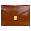 Pochette en cuir à anagramme marron Loewe