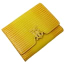 Portefeuille compact Burberry TB trifold en jaune