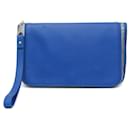 Clutch de couro azul Bottega Veneta