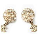 Boucles d'oreilles en or Chanel avec motif de perle