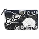 Pochette matelassée Chanel 2.55 en bleu marine