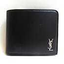 Carteira bi-fold de couro preto Saint Laurent