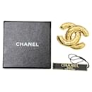 Broche Chanel Dourado