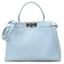 Fendi Peekaboo Handtasche aus hellblauem Leder