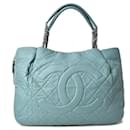 Sac fourre-tout en cuir bleu clair Chanel