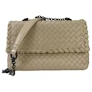 Beige Leder Schultertasche Intrecciato von Bottega Veneta