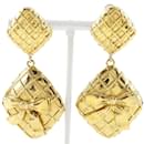 Pendientes de oro chapado acolchados para mujeres de Chanel