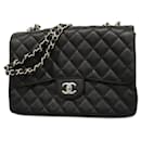 Bolsa de ombro em couro caviar preto Chanel