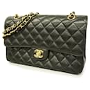 Bolso de hombro de cuero caviar negro Chanel