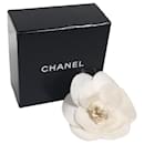 Broche Corsage Camélia Blanc Chanel