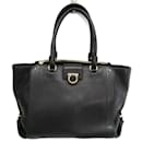 Bolsa de couro feminina Salvatore Ferragamo Gancini EZ-21 G187