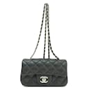 Sac à épaule en cuir caviar matelassé Chanel