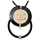 Colar choker de strass preto e dourado Chanel