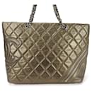 Sac fourre-tout en cuir bronze Chanel