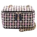 Borsa Vanity in Tweed Rosa di Chanel con Perle e Catena Crossbody